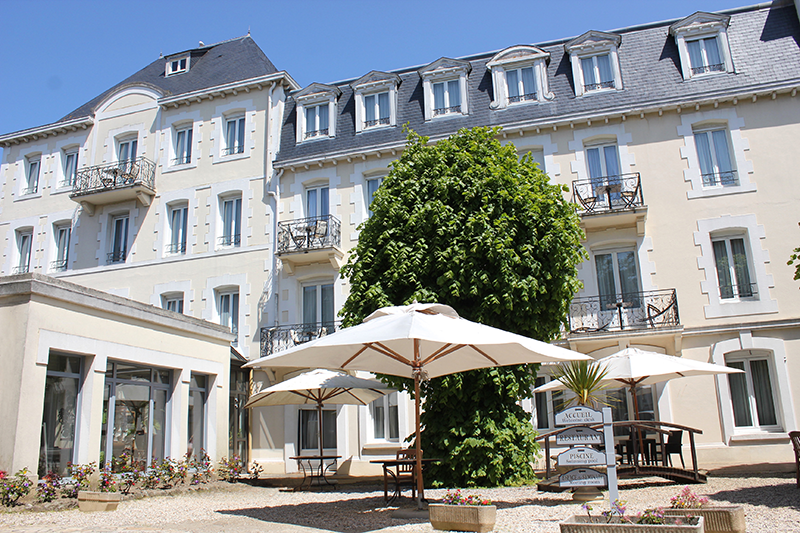 grand-hotel-courtoisville-saint-malo-hotel-courtoisville-facade-cours-big.png