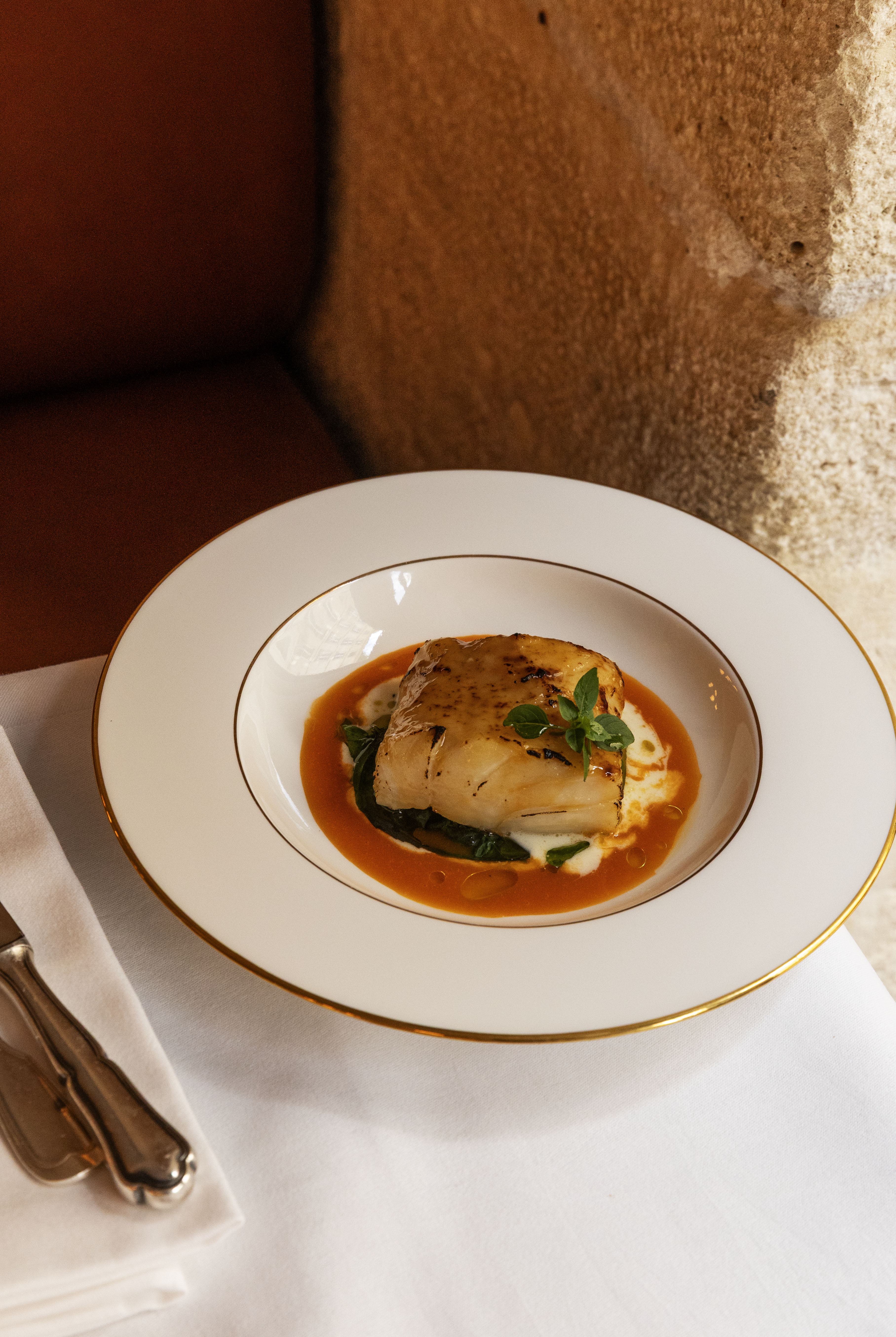 Recrutement: Chef(fe) de partie 2400 € - 2800€ Net avec pourboires F/H chez Scandito à Paris