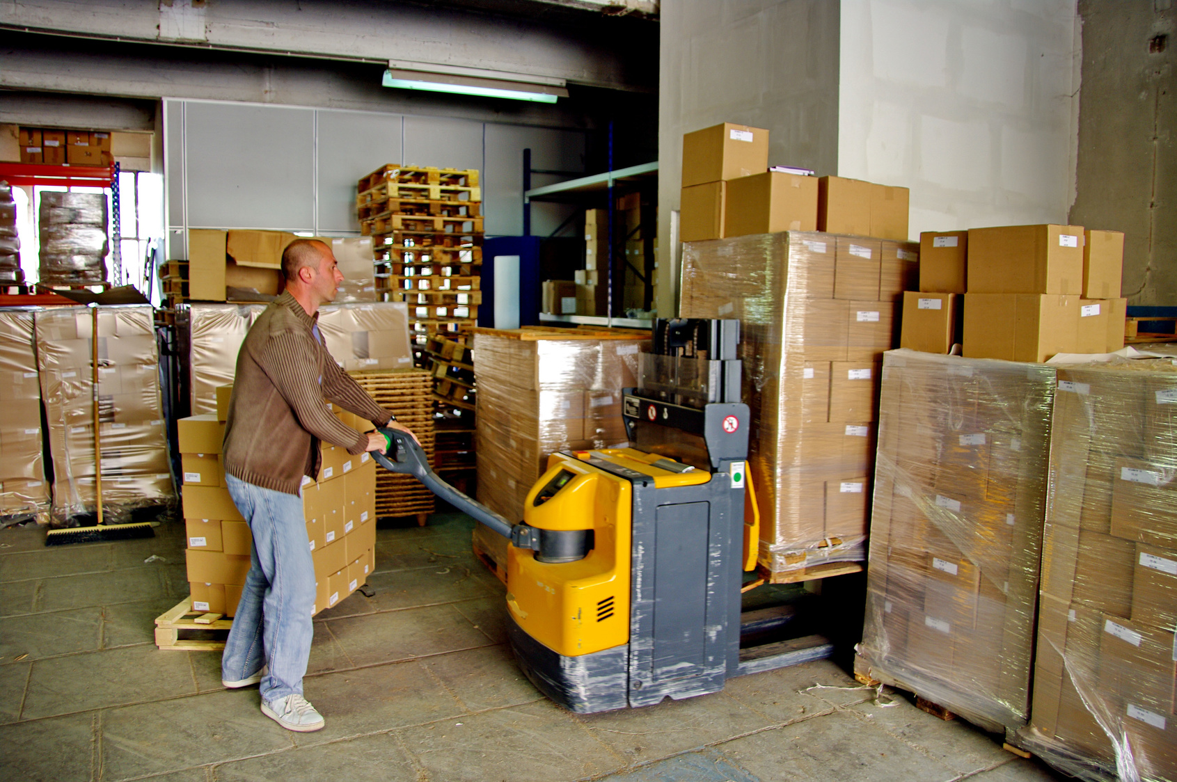 Recrutement: Manutentionnaire F/H chez CLERMONT INTERIM & PLACEMENT à Clermont-Ferrand