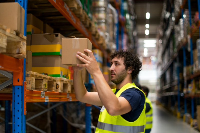 Recrutement: Magasinier F/H chez CLERMONT INTERIM & PLACEMENT à Cébazat