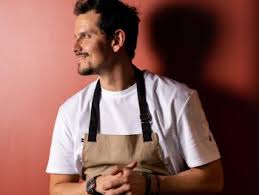 Recrutement: Commis de salle 15H/semaine F/H chez Eleni Group à Val de Livre