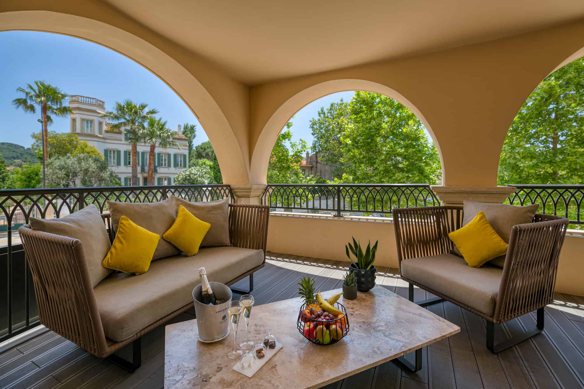 hotelparissttropez0906211359hdromeobalancourt.jpg
