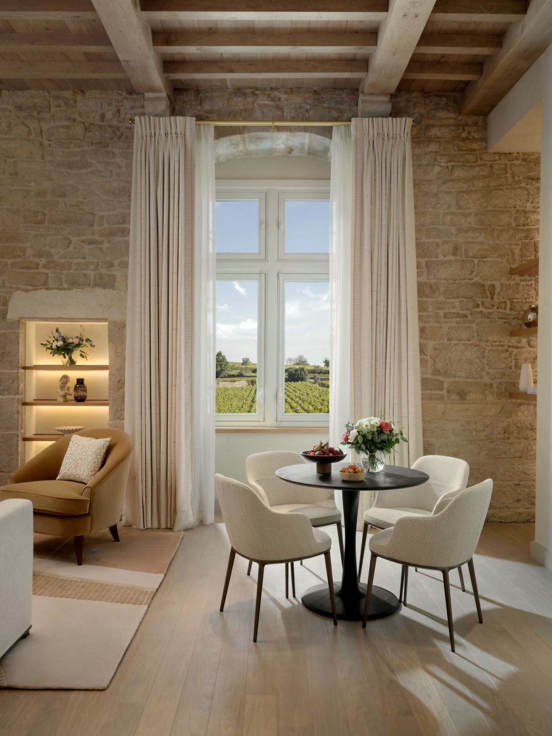 Recrutement: Femme / Valet de Chambre de Nuit F/H chez Commaraine Hotel Operations Pommard à Pommard