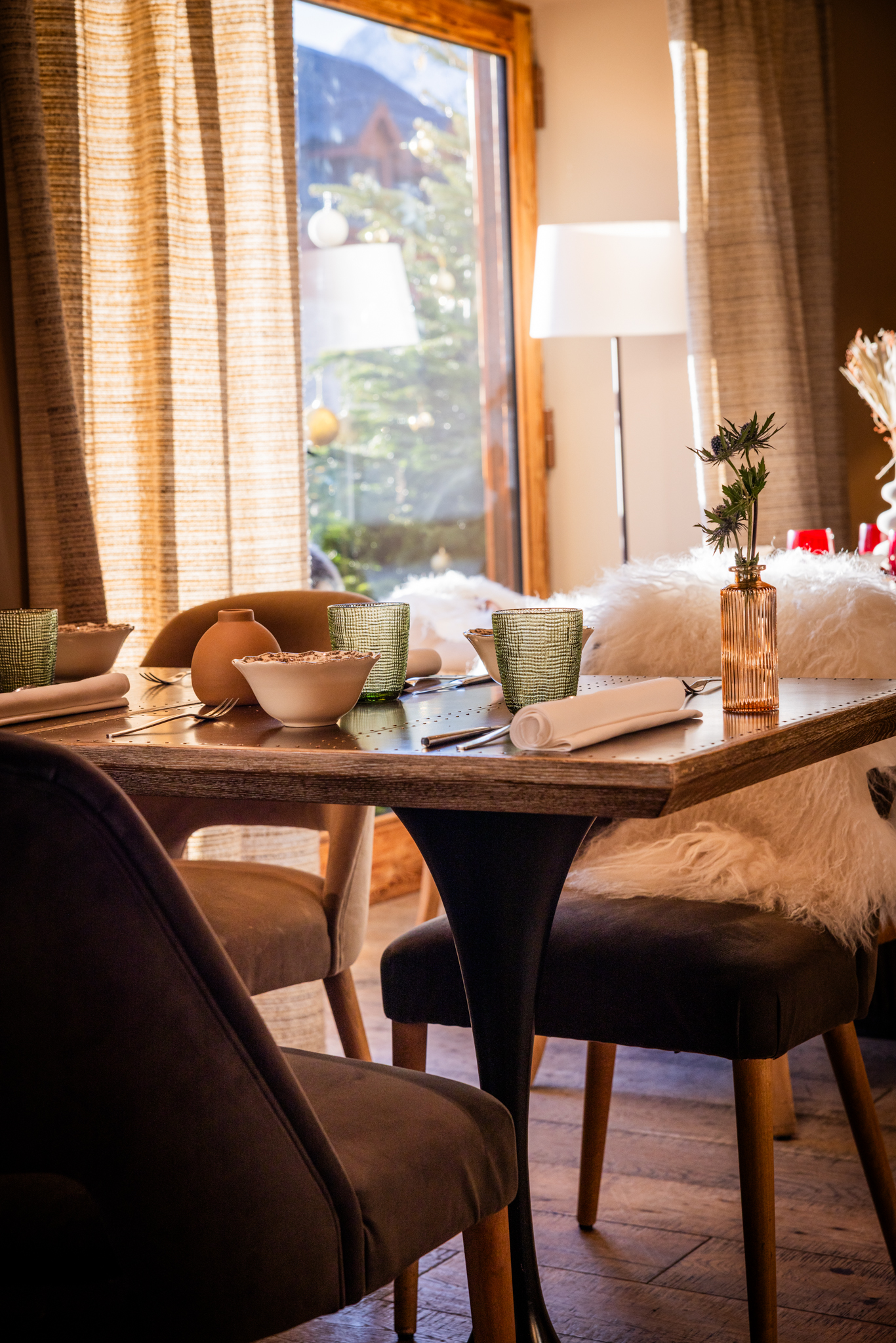 Recrutement: Assistant maître d'hôtel - Sommelier H/F - Été 2026 F/H chez Le Domaine du V de Vaujany à Vaujany