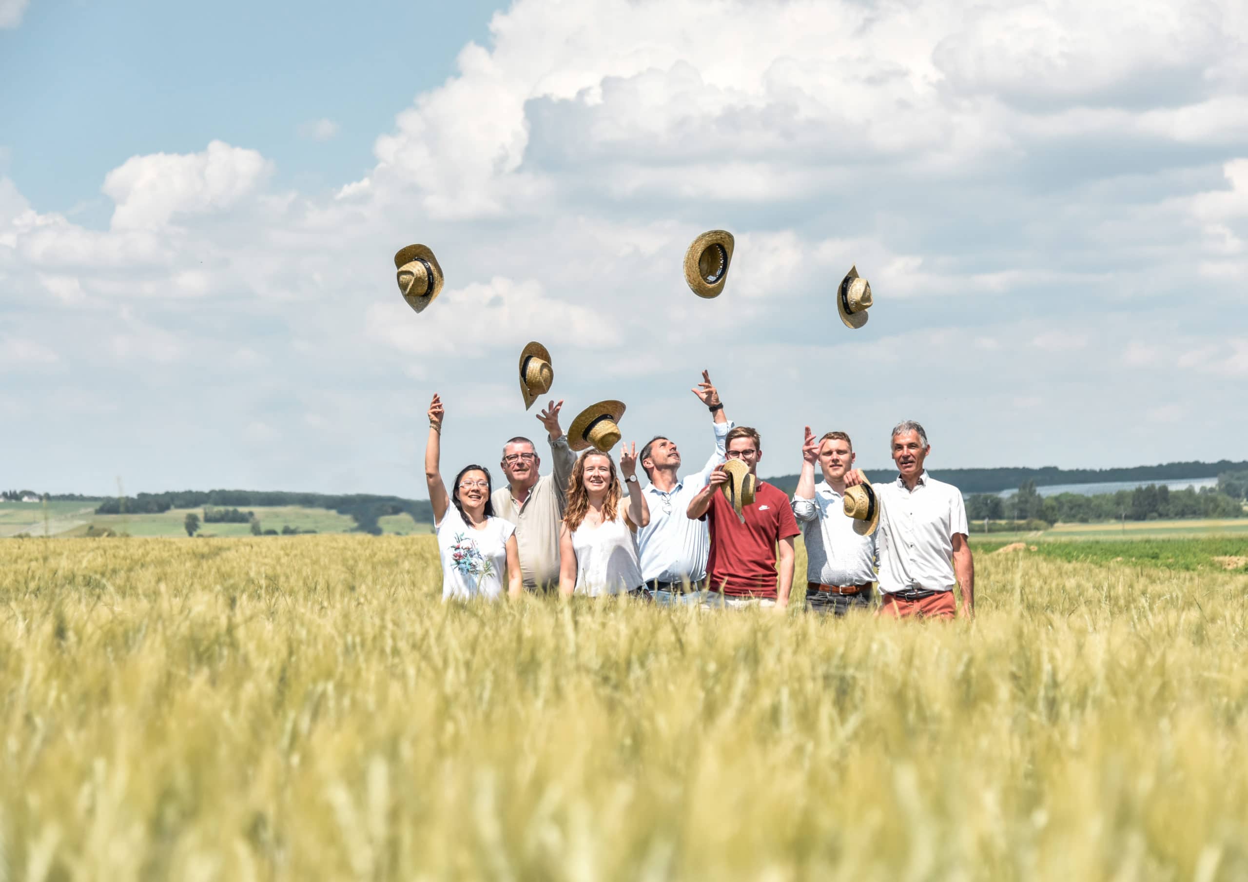 photo-groupe-le-pain-est-dans-le-pre-retouchee-1-scaled.jpg