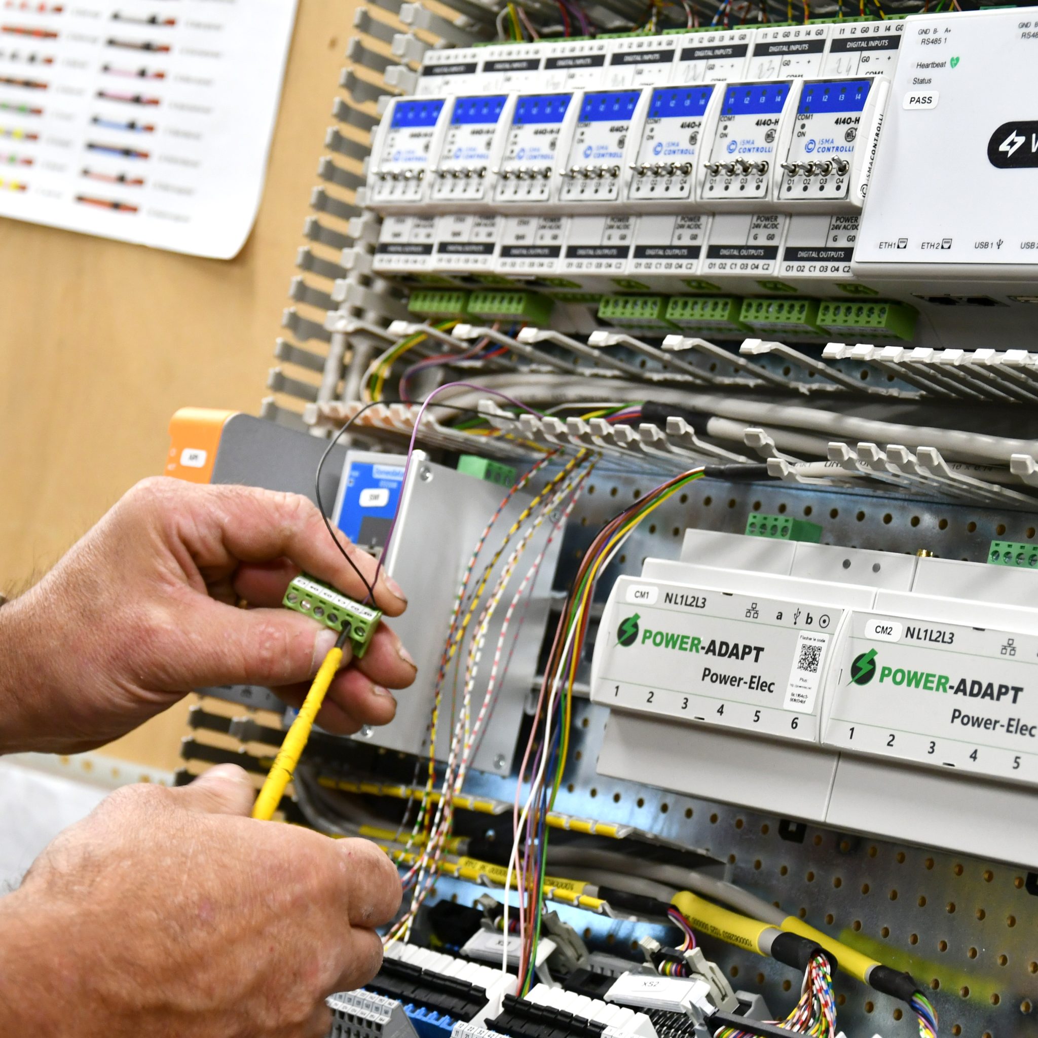 Recrutement: Chargé d'affaires F/H chez MADEC Electricité à Landivisiau