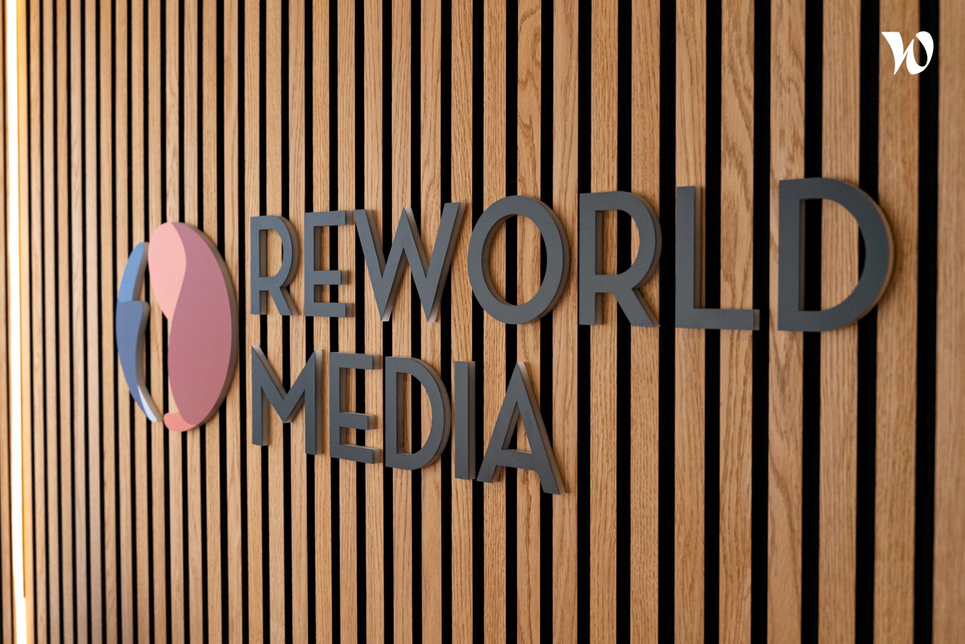 reworld-media-factory-2000-35.jpg