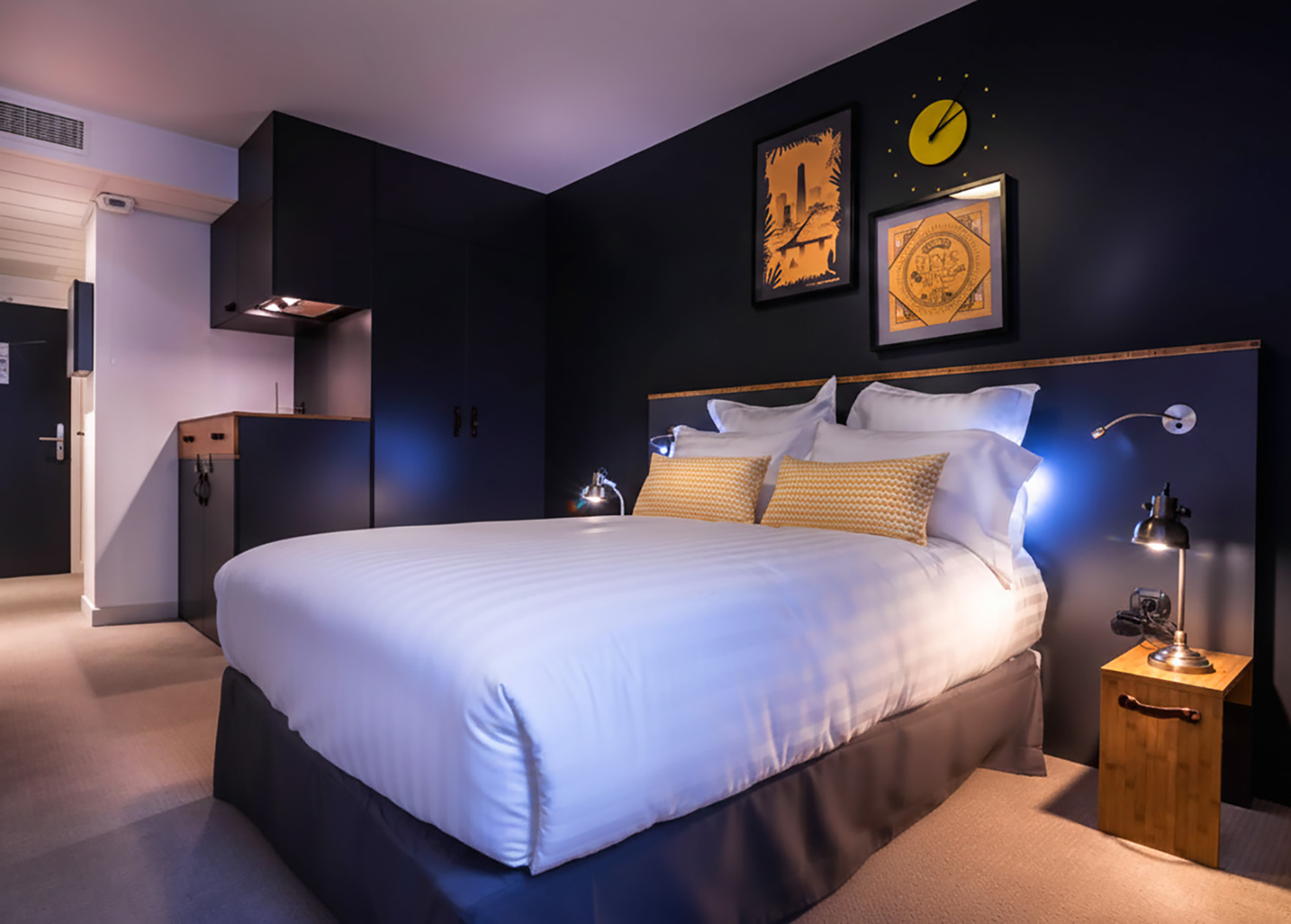 Recrutement: Réceptionniste de Nuit - CDD longue durée F/H chez SUITCASE HOSPITALITY à Bois-Colombes