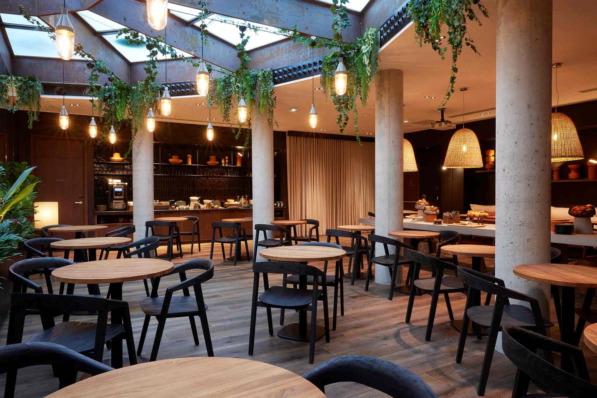 Recrutement: CDI - Chef de rang service bar F/H chez SUITCASE HOSPITALITY à Paris