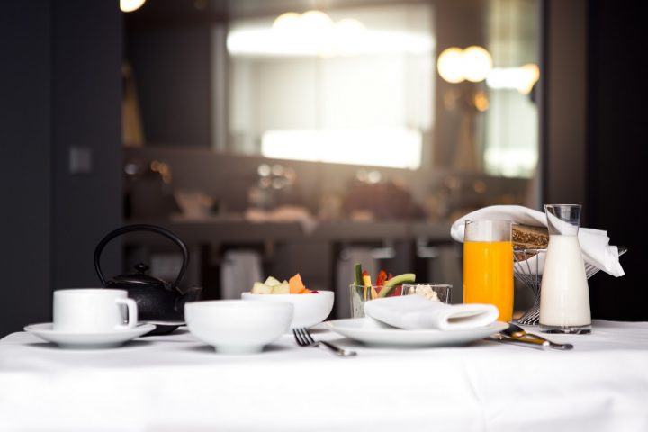 Recrutement: CDD - Serveur petit-déjeuner F/H chez SUITCASE HOSPITALITY à Bois-Colombes