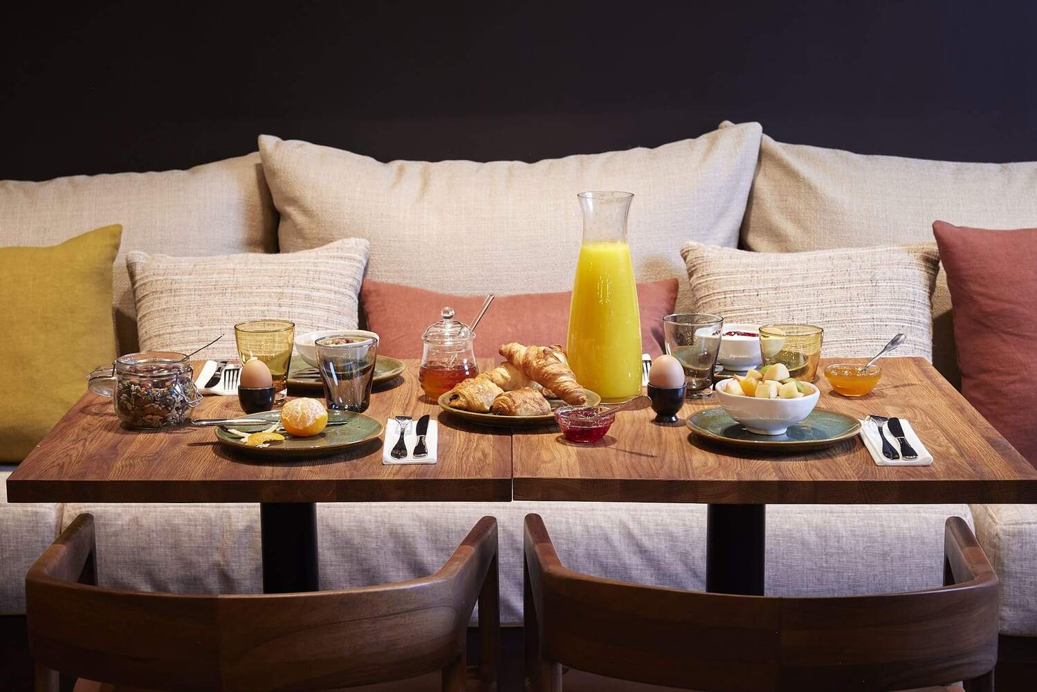 Recrutement: Serveur Petit-Déjeuner - CDD 24h F/H chez SUITCASE HOSPITALITY à Paris