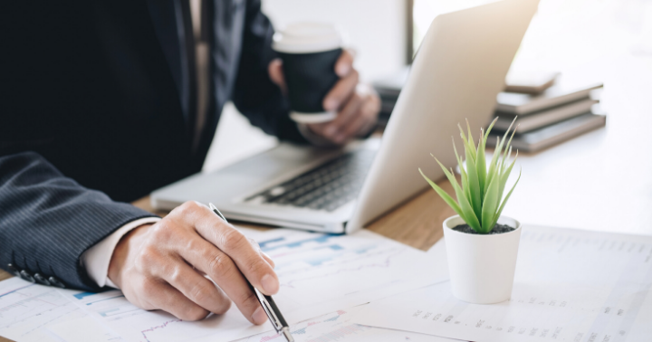 Recrutement: Juriste Exploitation - Droit des Contrats F/H chez Vectoriel RH à Nantes