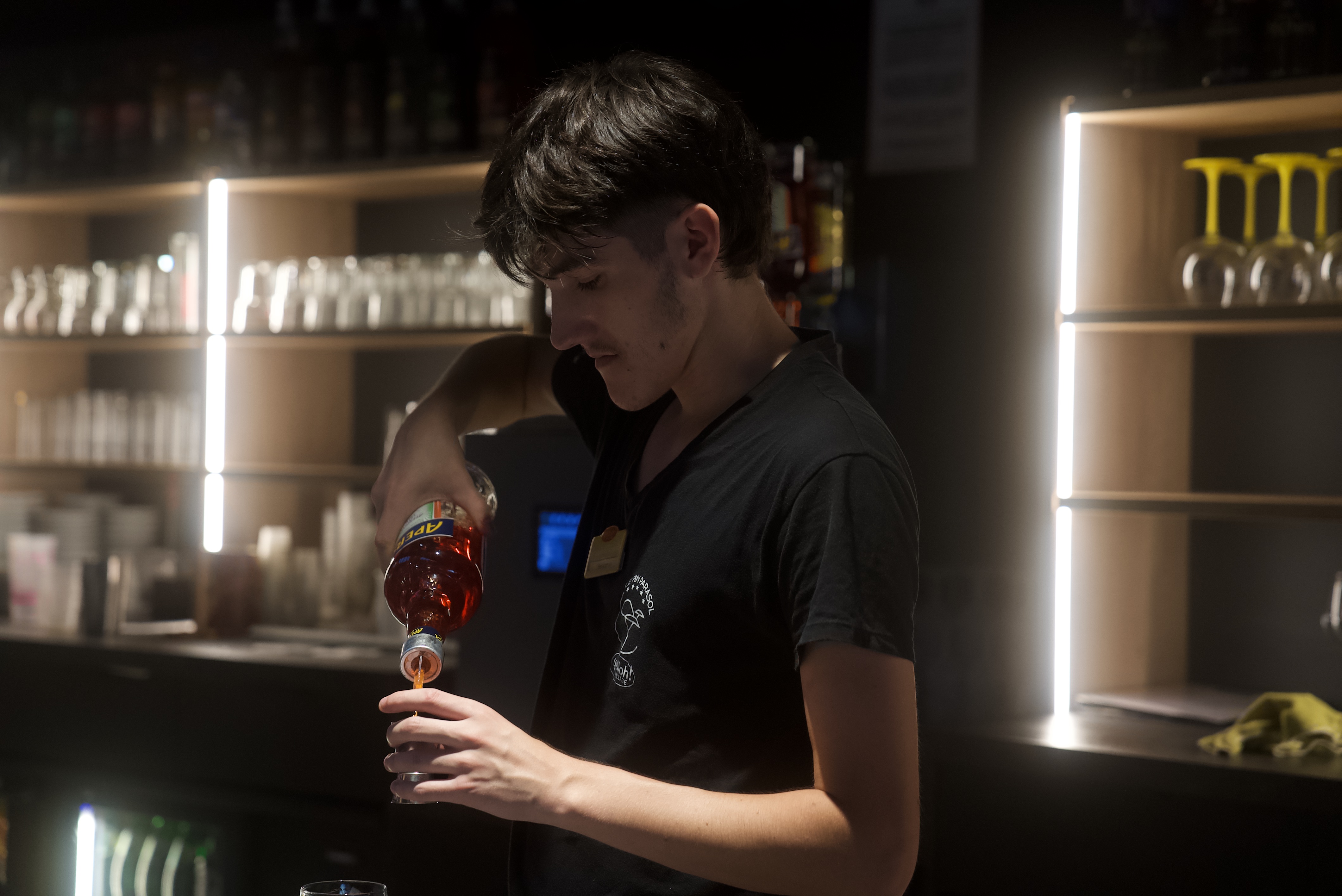 Recrutement: Barman - employé de bar 4 ou 2 mois en camping (H/F) chez Yelloh Village Pin Parasol à La Chapelle-Hermier