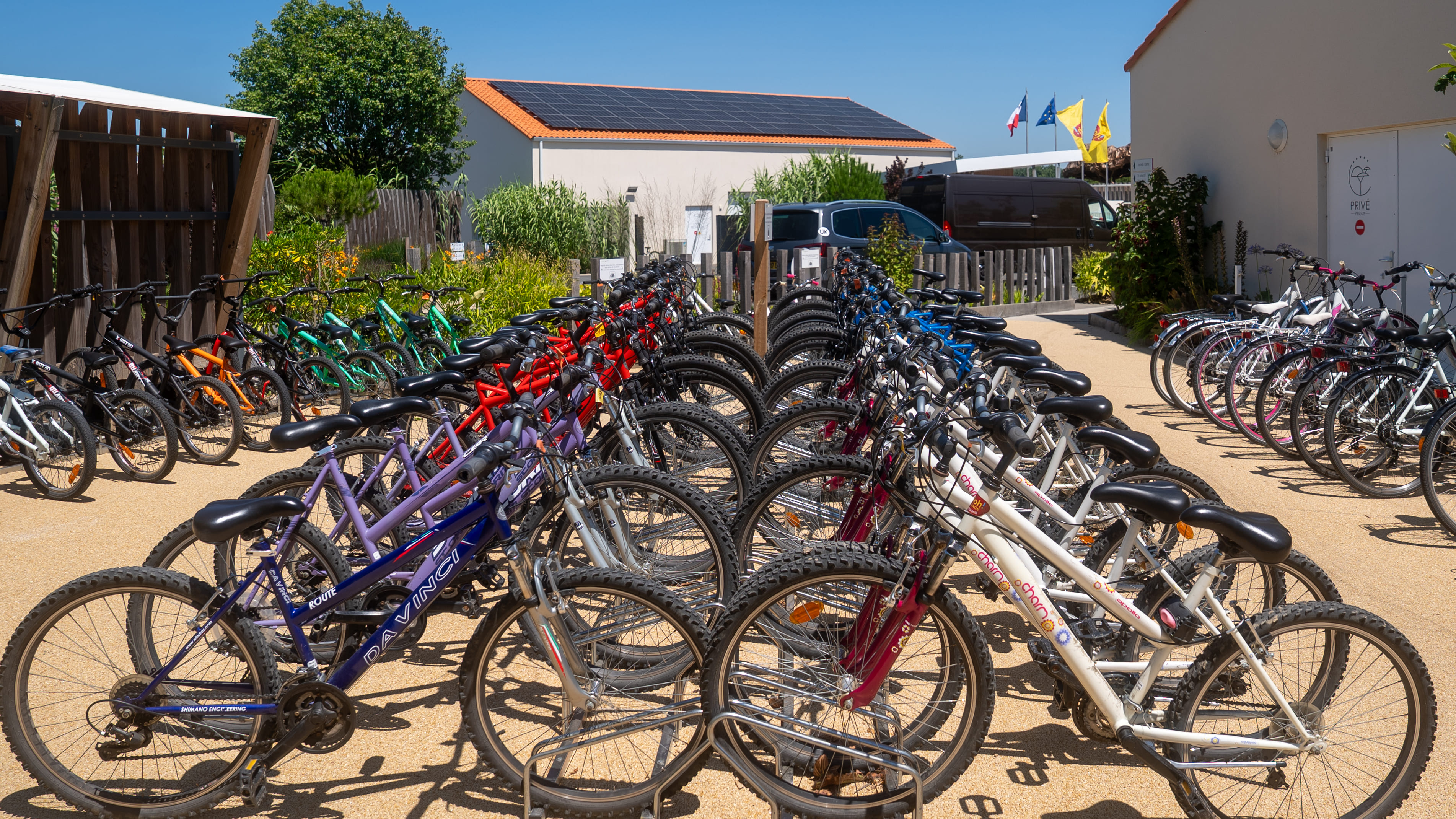 Recrutement: Agent polyvalent réparation et location de vélos 2 ou 4 mois en camping (H/F) chez Yelloh Village à La Chapelle-Hermier