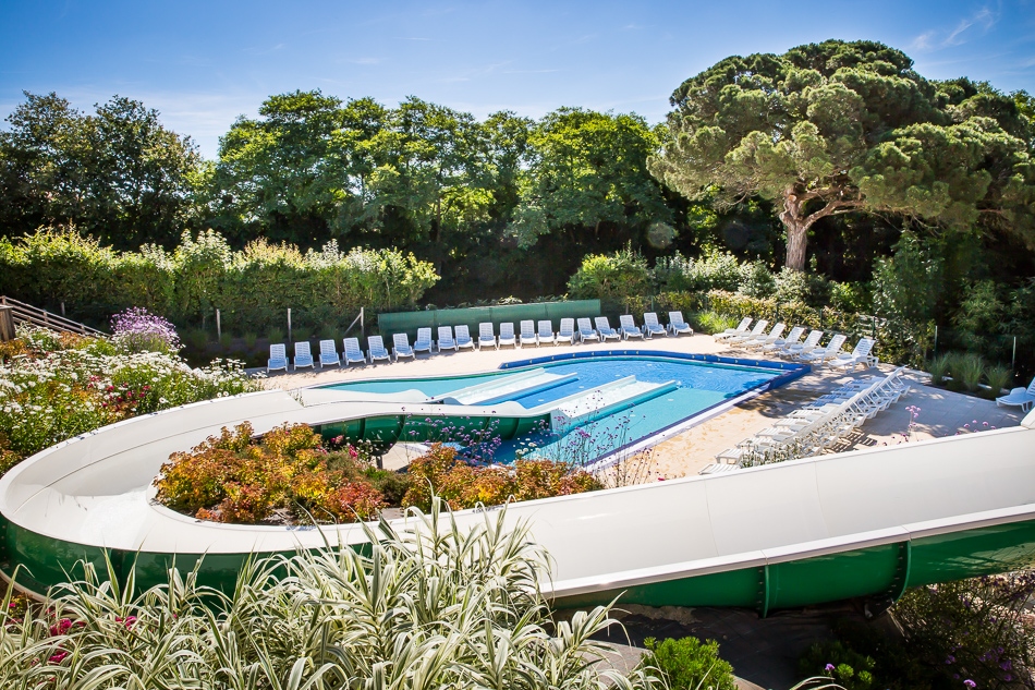 pin-parasol-camping-piscine-toboggan.jpg