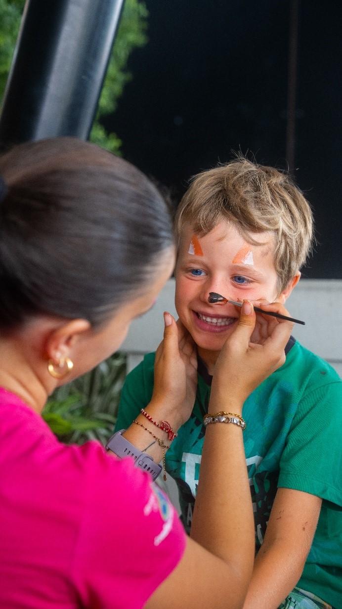 Recrutement: Animateur mini club 4/11 ans 2.5 mois en camping (H/F) chez Yelloh Village à La Chapelle-Hermier